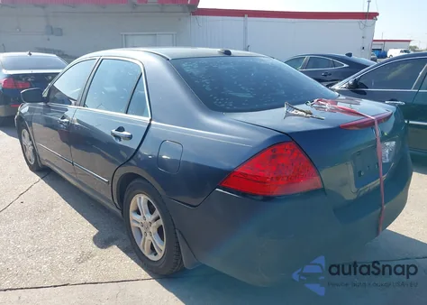 2007 Honda Accord 2.4 Ex z USA, uszkodzony, nr VIN 1HGCM56857A183204